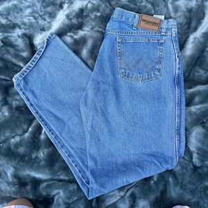 Medium/Light Wash Mens Wranglers Jeans 38 x 32